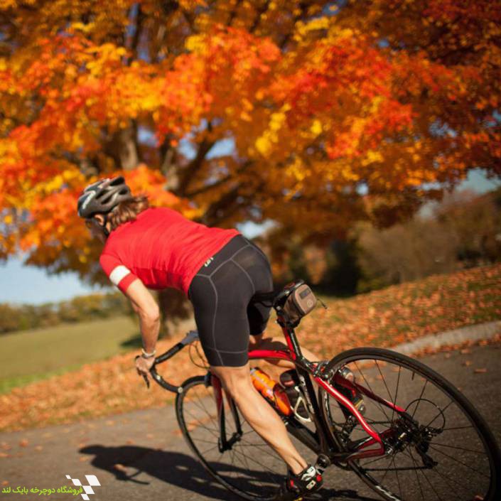 دوچرخه سواری در فصل پاییز